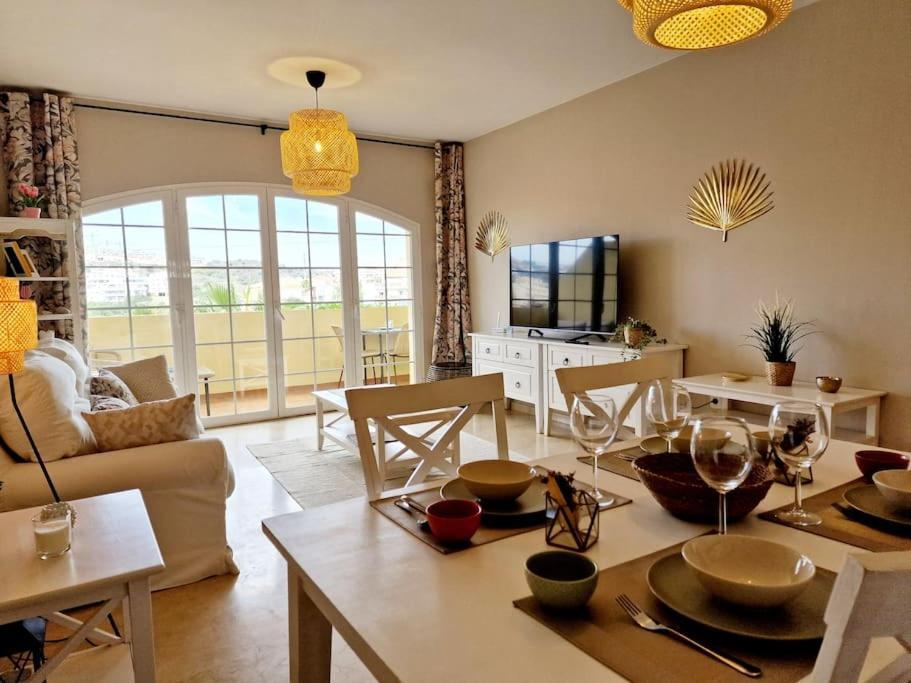 Apartamento Royal Golf View: 2Br, Pools & Ac Sitio de Calahonda Exterior foto
